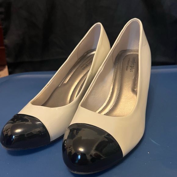 Shoes - Comfort plus heels